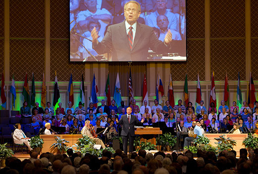 As 59 new international missionaries were appointed by IMB trustees May 14, IMB President Tom Elliff extended an invitation to obedience -- an invitation the missionaries already have answered -- to hundreds of others in attendance at First Baptist Church of Spartanburg. IMB Photo by Thomas Graham. 