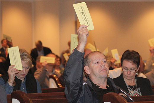 messengers-vote-during-a-business-session