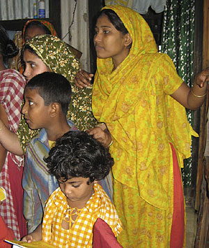 Volunteers find Bangladesh village ripe for harvest