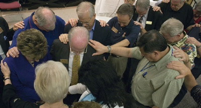 IMB trustees pray