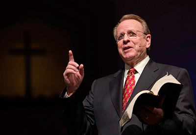Tom Elliff speaking
